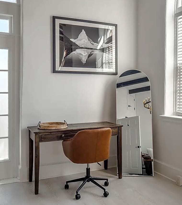 The Front Street Inn