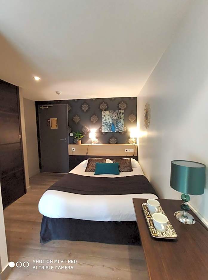Photo 1 of 6 of Small Double Room