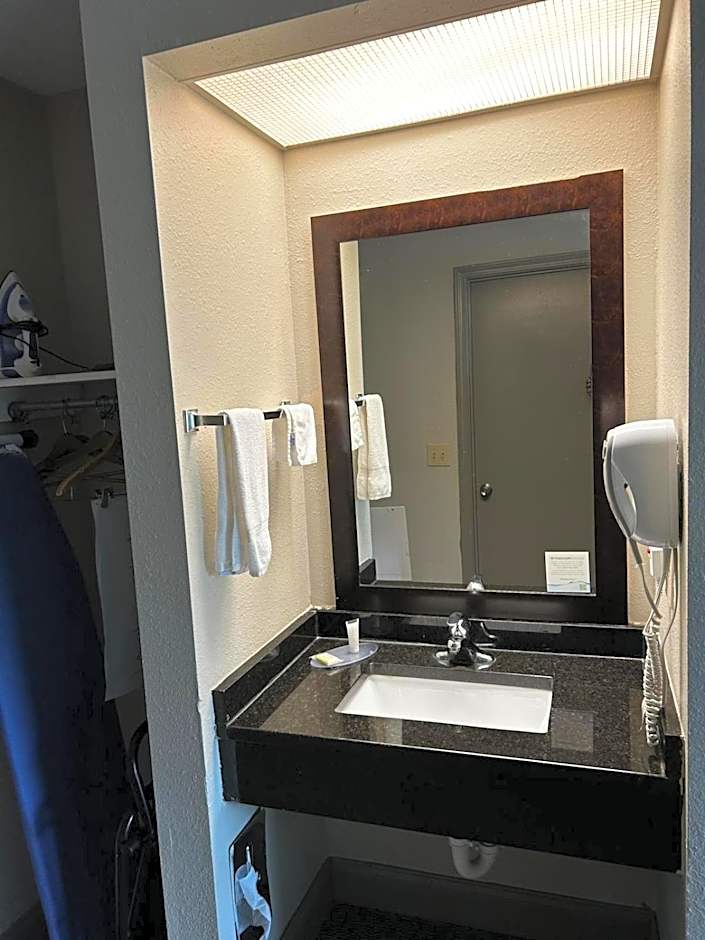 Days Inn by Wyndham Dahlonega University Area
