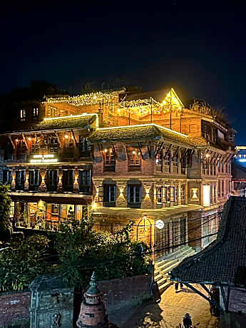 Hotel Empire & Rooftop Restaurant