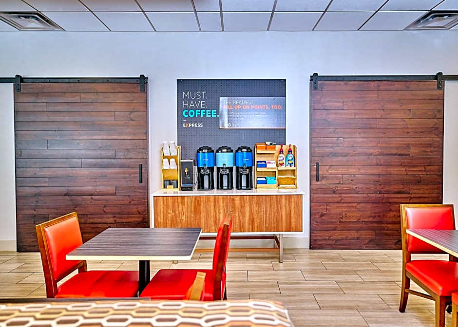 Holiday Inn Express Charleston-Civic Center By IHG
