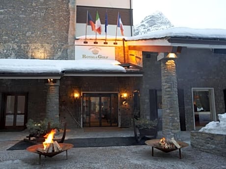 Deluxe Double or Twin Room with Mountain View