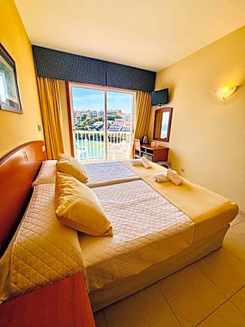 Double or Twin Room with Sea View