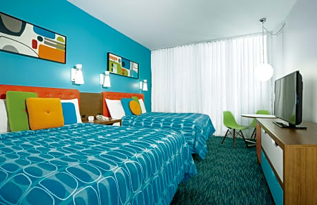 Hearing Accessible Poolside Family Suite - Interior Entry (Includes Early Park Admission*)