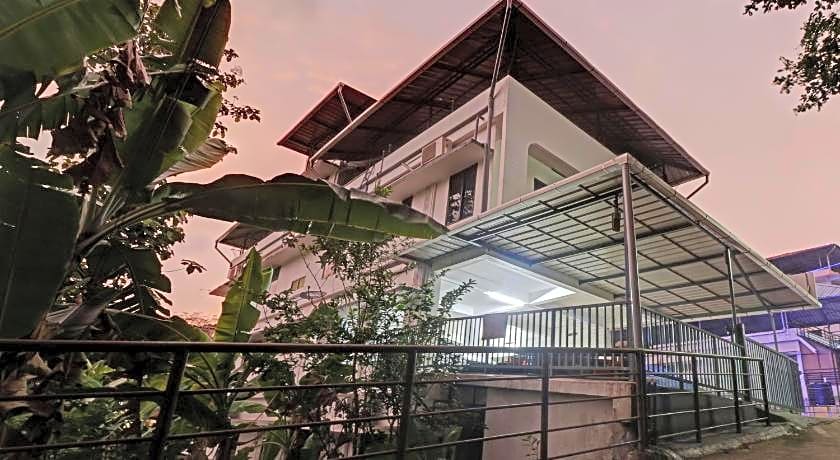 Treebo Nirupama Apartment, 750 M From Aluva Railway Station