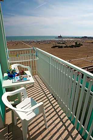 Triple Room with Balcony and Lateral Sea View