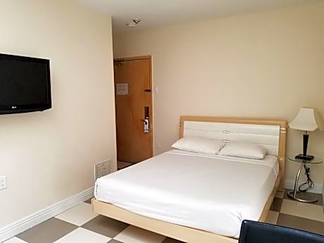 Standard Studio (2 Adults)