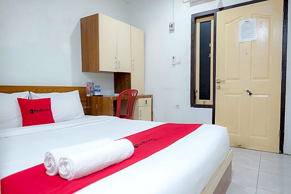 RedDoorz near Tugu Pers Jambi