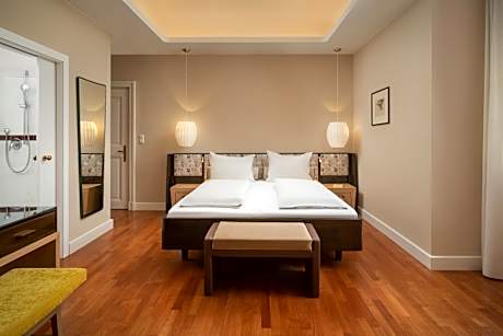 Deluxe Double Room with Air Conditioning without balcony