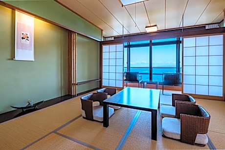 Deluxe Suite with Tatami Area and Ocean View