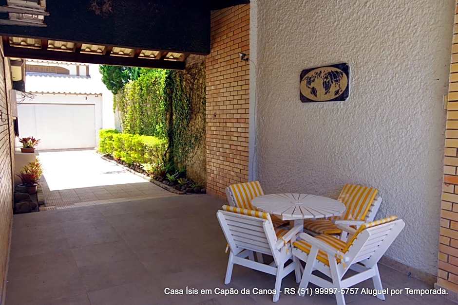 Casa ÍSIS de aluguel por temporada em Capão da Canoa com piscina