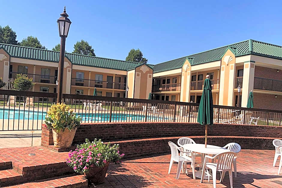 Quality Inn Morganton Southeast