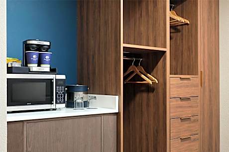 Two-Room King Suite with Roll-In Shower - Mobility Accessible