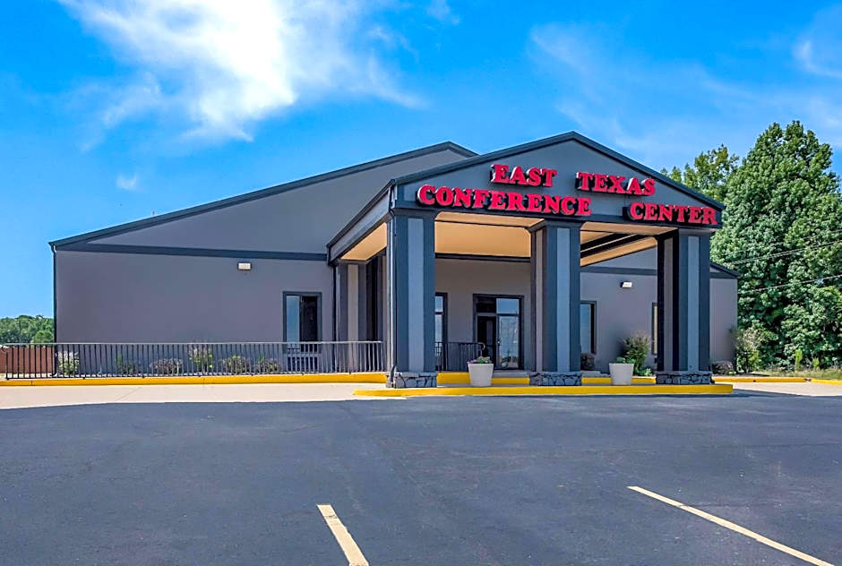 Clarion Pointe Marshall