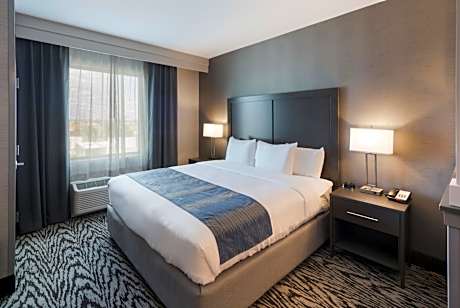 King Suite - Accessible/Non-Smoking