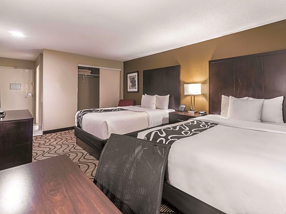 La Quinta Inn & Suites by Wyndham Collinsville - St Louis