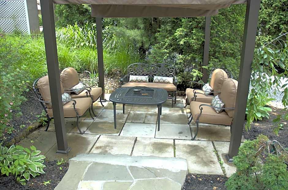 South Broadway Manor B&B - Near Fallingwater, Ohiopyle State Park, Hiking & Biking trails GAP