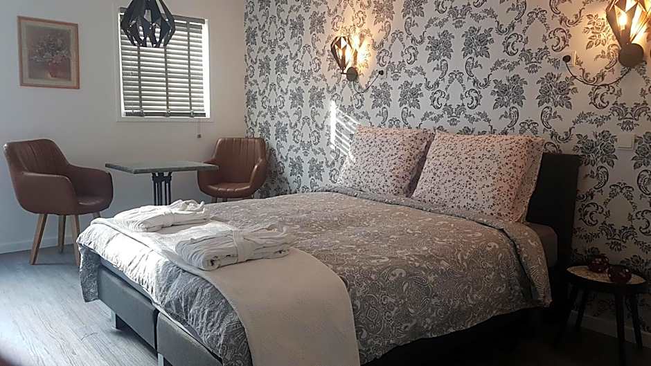 Double Room with Private Bathroom — 7 fotoğraftan 1. fotoğraf