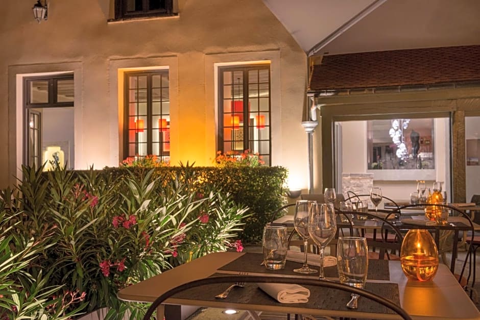Hotel Aux Vieux Remparts, The Originals Relais (Relais du Silence)