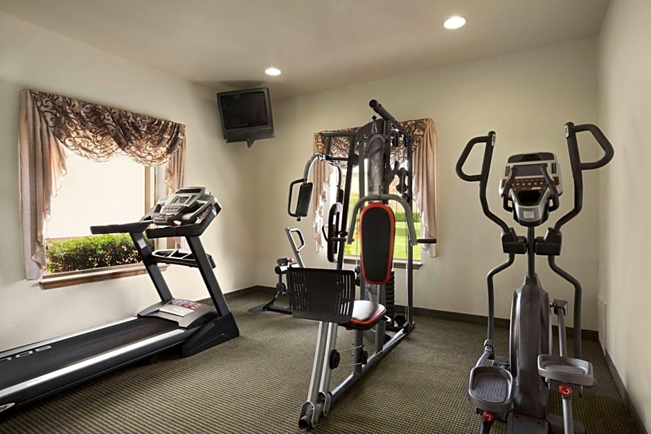 Howard Johnson by Wyndham Oklahoma City OKC Airport, Fairgrounds, I40