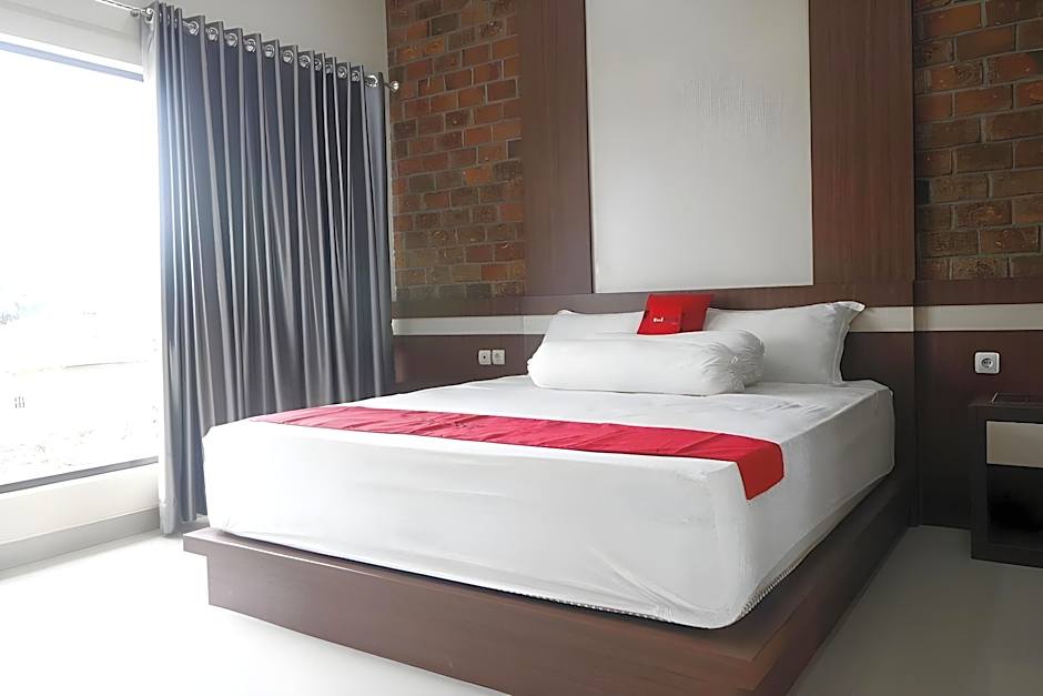 RedDoorz Plus near Kualanamu Airport Medan