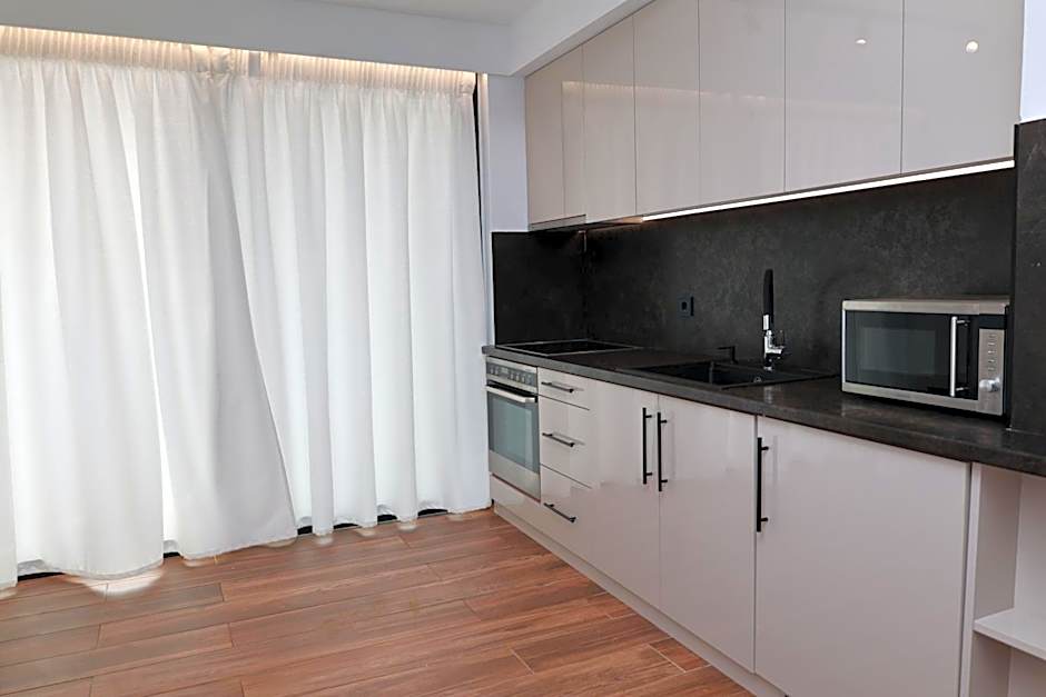 Paris-Irini Studios And Apartments