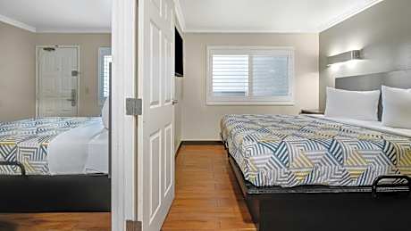 Queen Suite - Non-Smoking