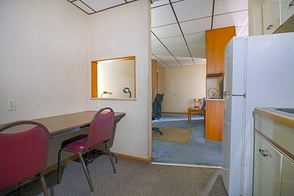 HomeTown Inn By OYO - Liberal, KS