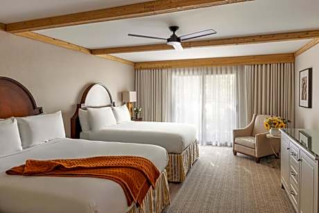 Accessible Queen Room with Two Queen Beds – Courtyard View