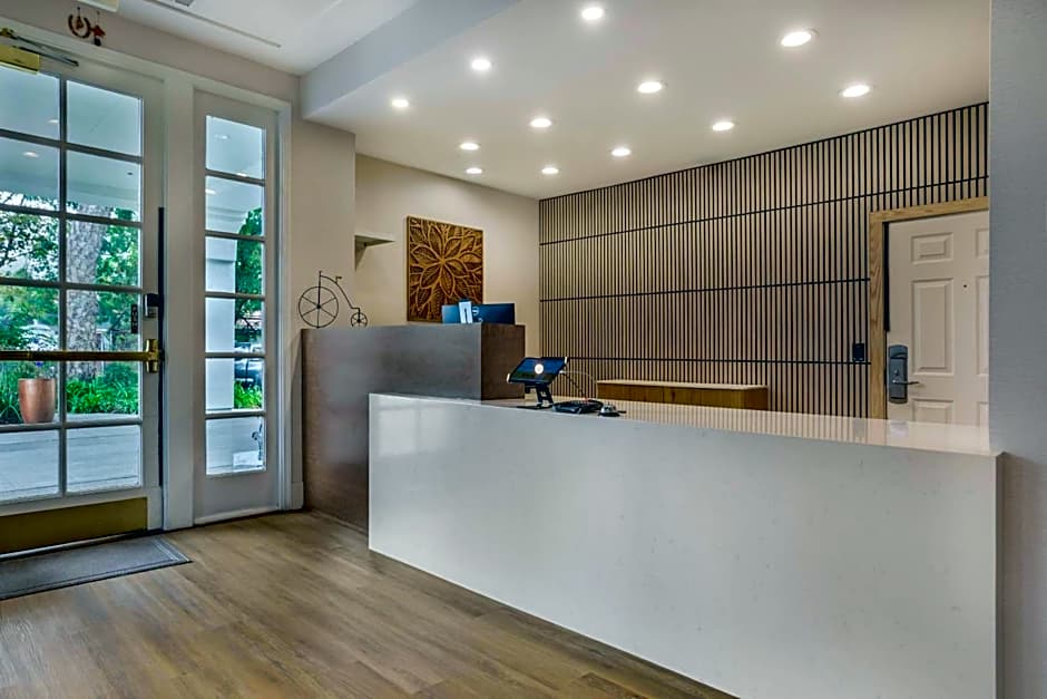 University Park Inn & Suites, an Ascend Collection Hotel