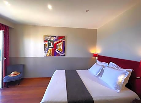 Double or Twin Room with Sea View