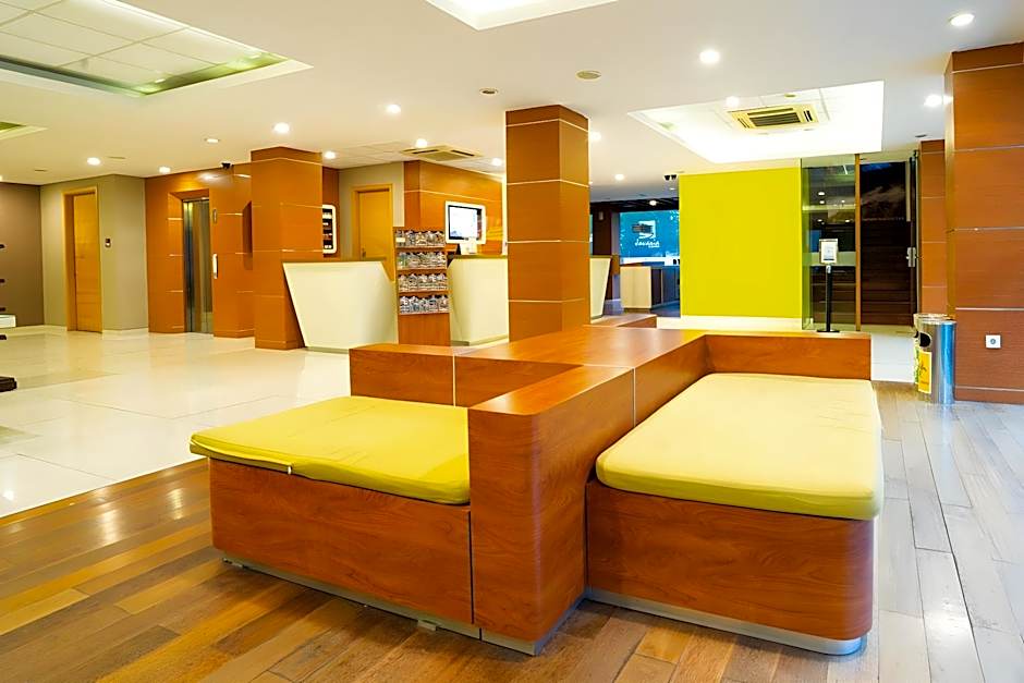 Life Hotel Stasiun Kota Surabaya