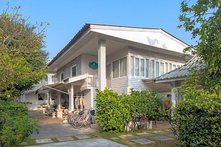 Banlomnow Hotel