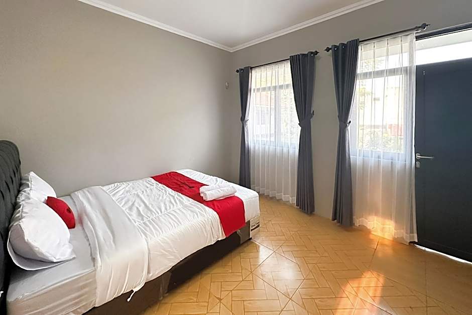 RedDoorz near Maulana Yusuf Stadium Serang