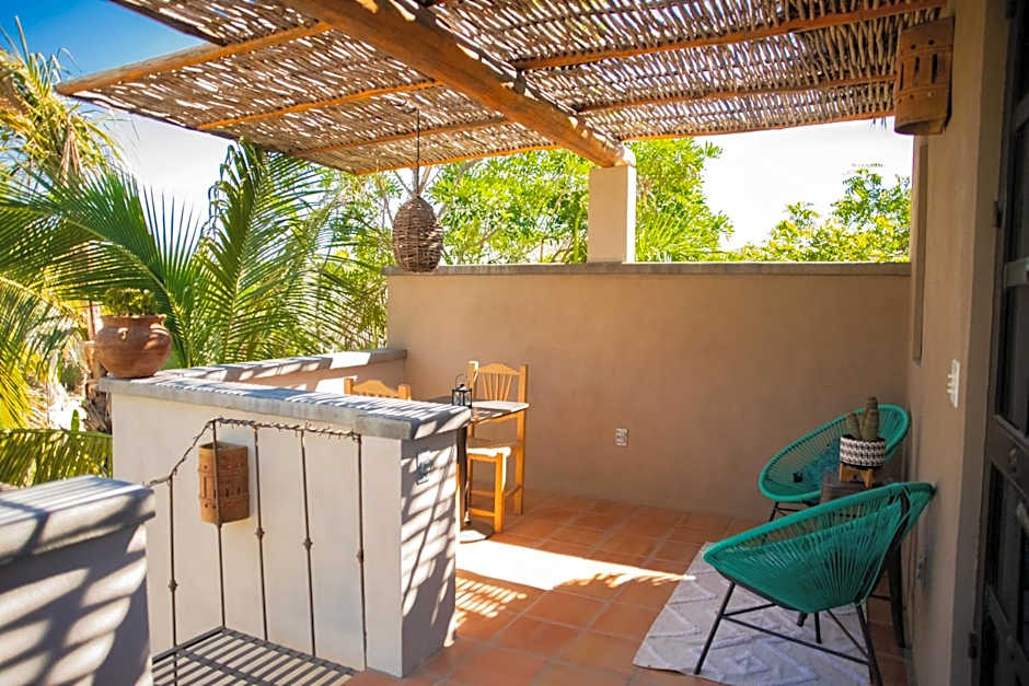 Pure Baja Private Suites-Upscale Property with Infinity Pool and Lush Gardens