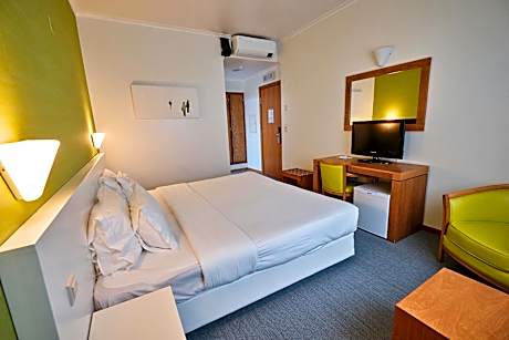 Double or Twin Room with Sea View