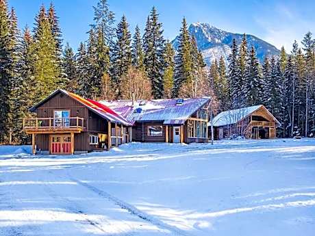 Golden Cabin - Hot Tub - Games Barn - Theatre