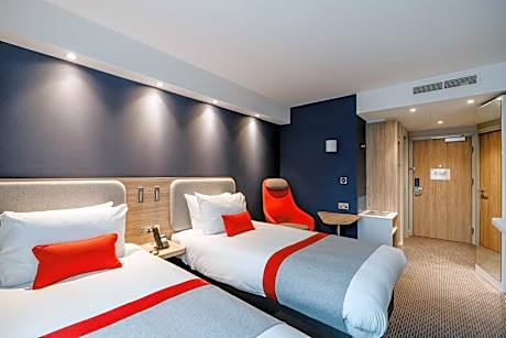 Standard Twin Room with Street View and Free Hot Breakfast