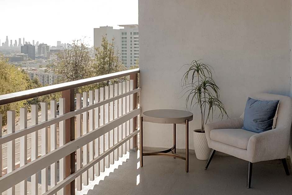 Hollywood Hills Hotel