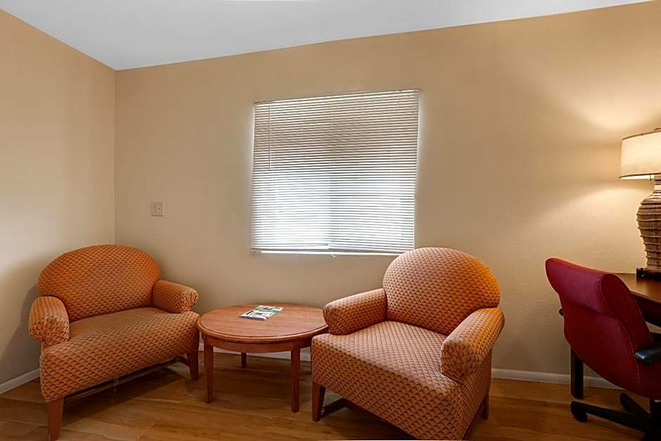 Red Roof Inn Needles