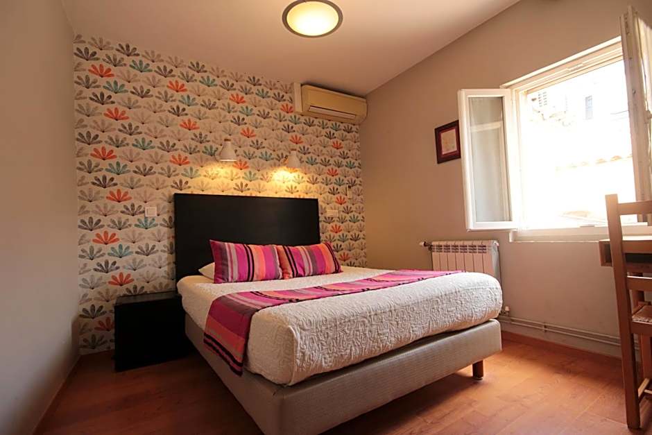 Hôtel Des Arts, Artisanal et Indépendant