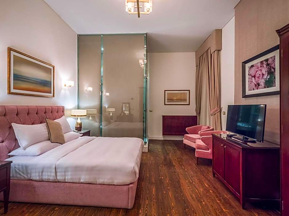 1920s Boutique Hotel and Restaurants