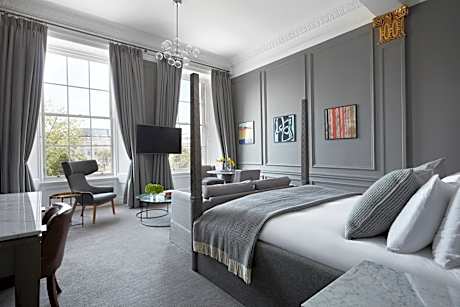 King Suite with Garden View