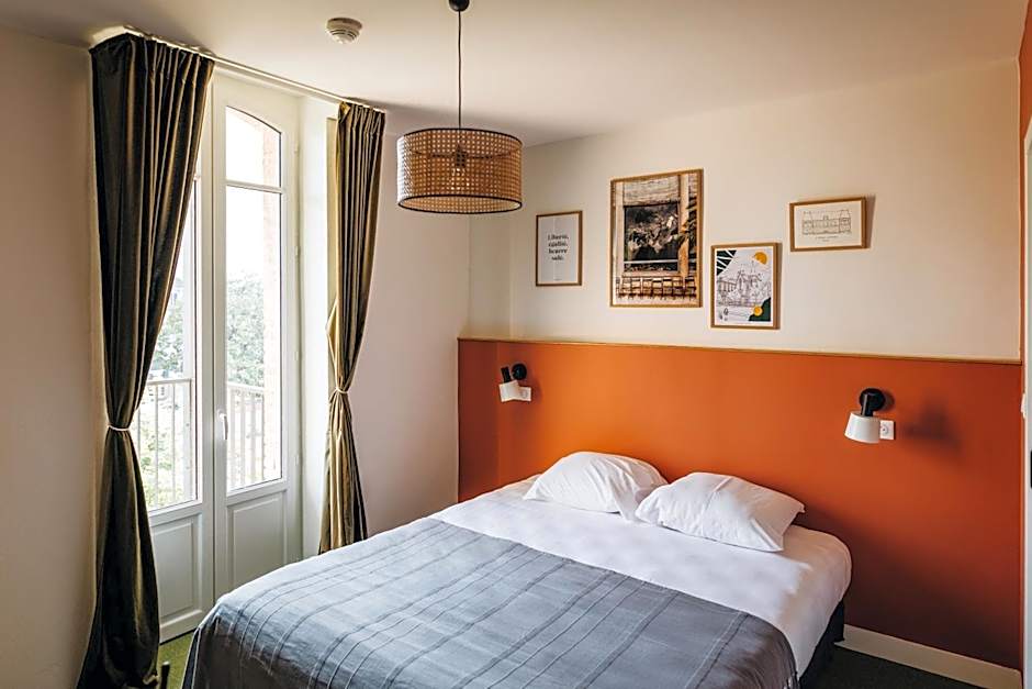 Les Chouettes Hostel