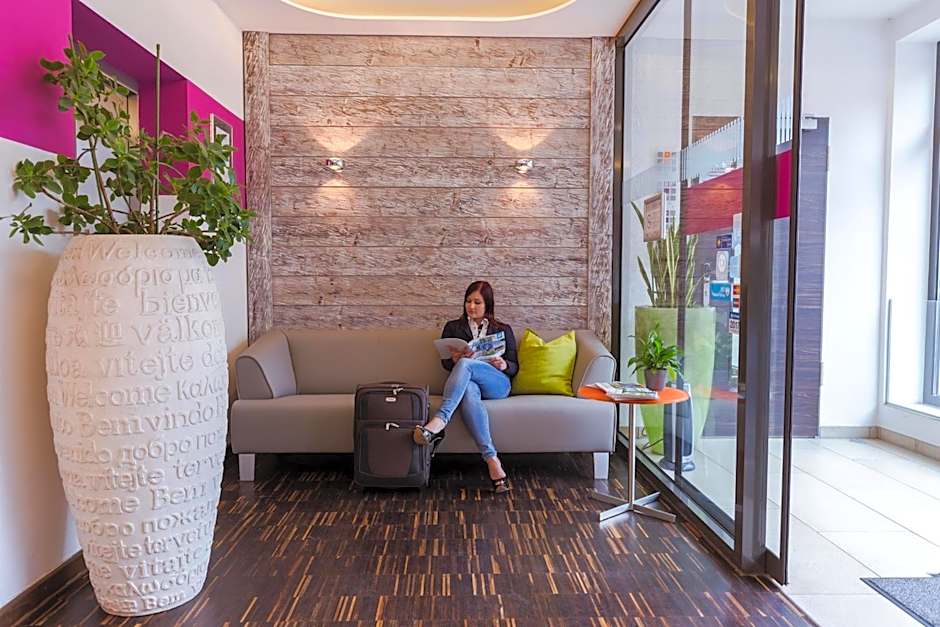 Zdjęcie 1 z 37 — Hotel Arooma