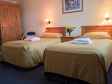 Twin Room-Ensuite with Shower