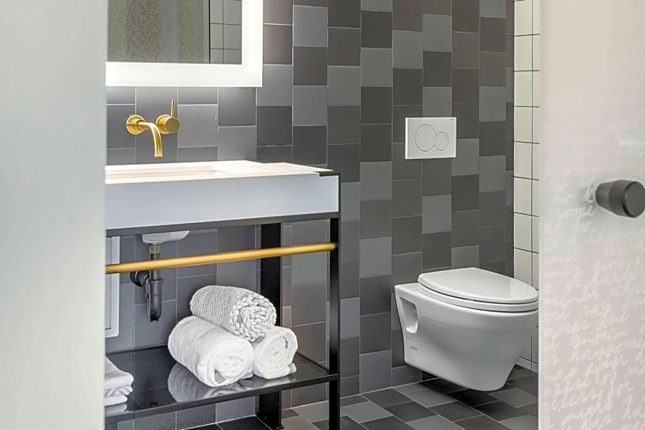 Cambria Hotel Boston Downtown-Seaport