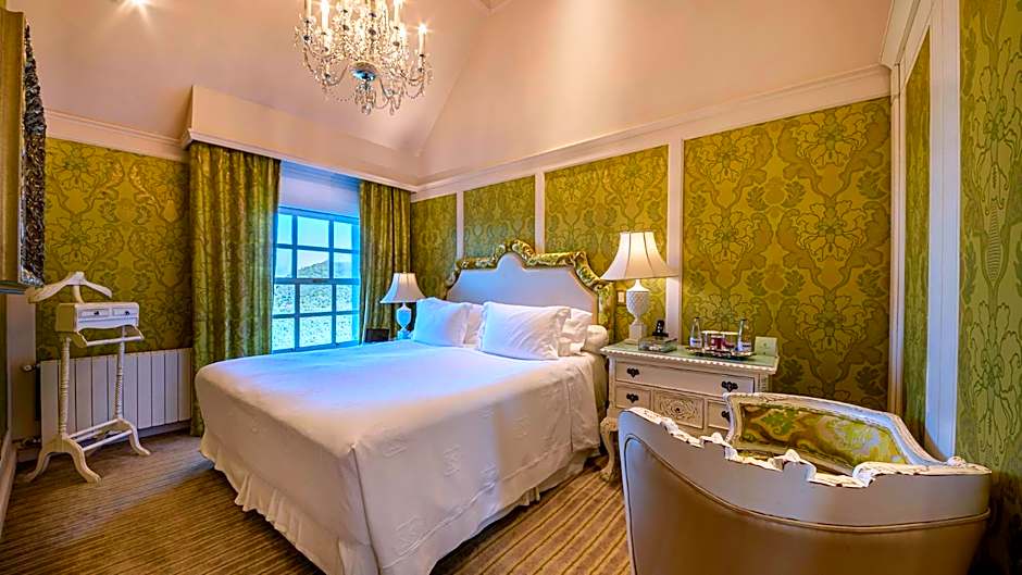 Photo 1 of 7 of Esmeralda Suite