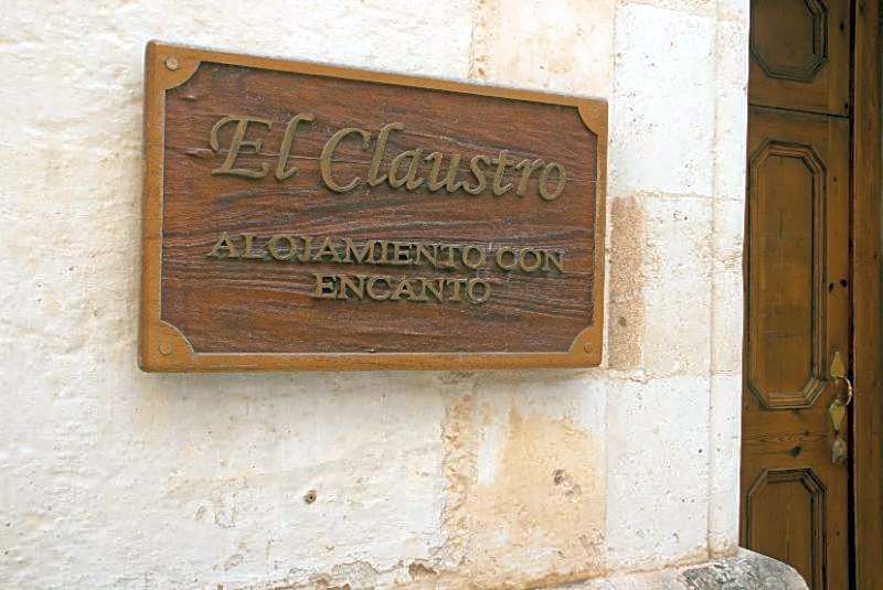 Grupoandria El Claustre de Ciutadella - HOSPEDERIA