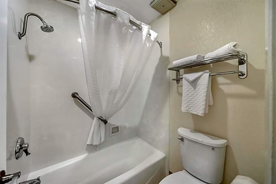 Best Western Plus Northwoods Inn